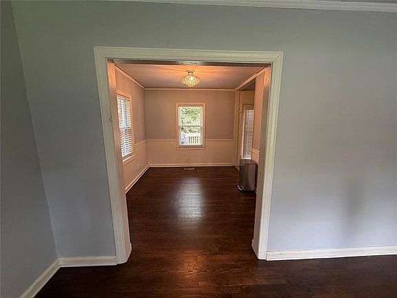 4th image of 1091 Walker Dr