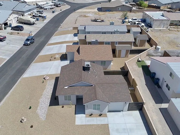 396 Riverfront Dr — Photo 1