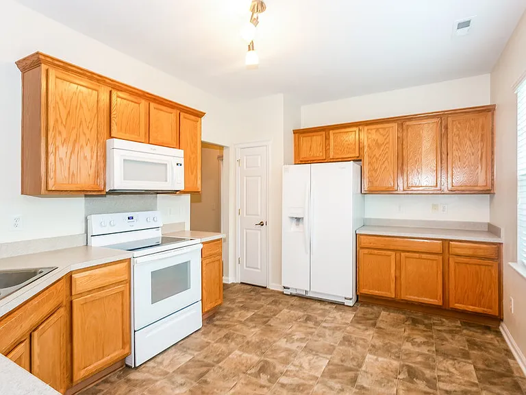 6827 Blake Brook Dr — Photo 9