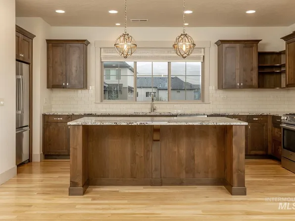 3299 E Front Runner Ln, Boise, ID 83716