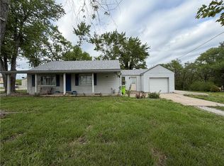2000 Anaconda Rd, Harrisonville, MO 64701