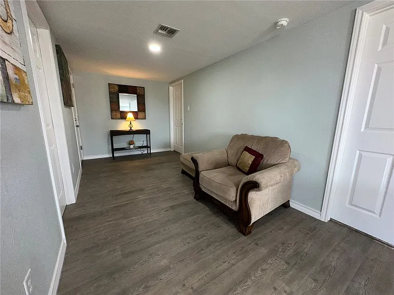 201 Volpe Cir — Photo 7