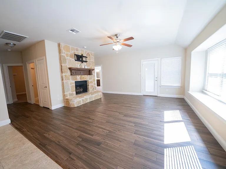 127 Charleston Ln — Photo 9