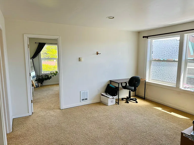 2728 Valencia St — Photo 19