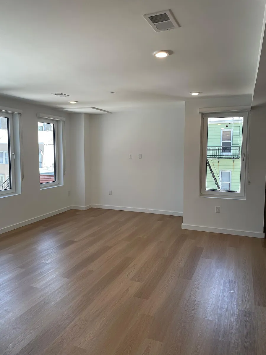 Building Photo - 402 Jackson St #409