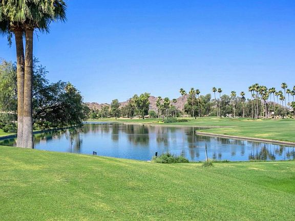 Golf course/Lake