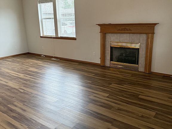 4th image of 760 NE Pacific Dr