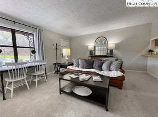 1469 W King St APT 409, Boone, NC 28607