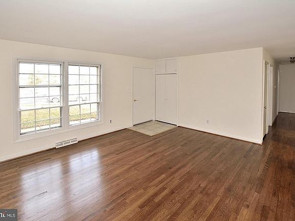 3rd image of 4609 Steadman Pl