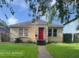 223 10th Ave N, Texas City, TX 77590