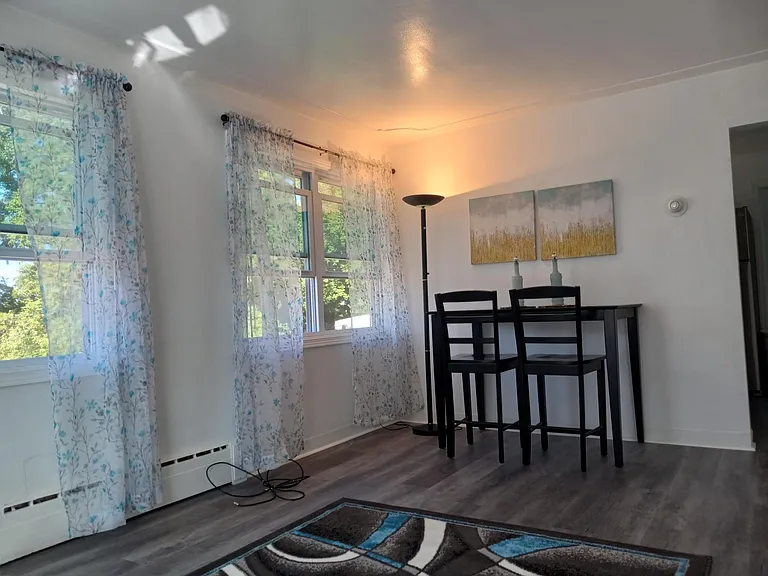 232 N Lake St SE — Photo 9