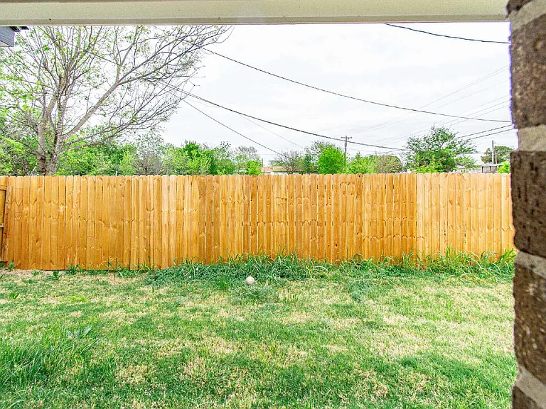 806 White Meadow Ln #B — Photo 15