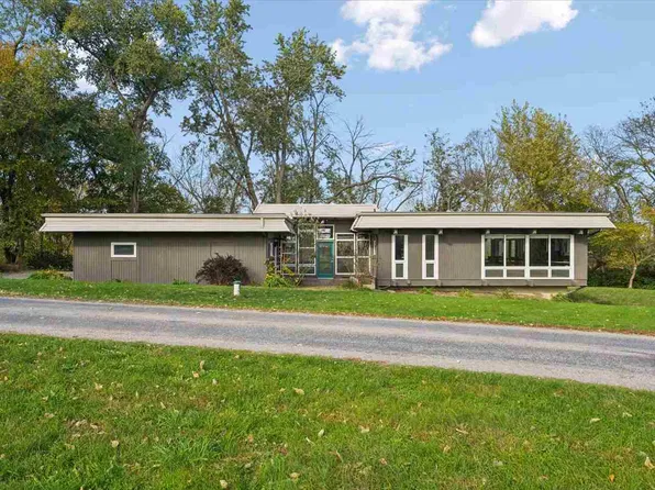 1980 Valley View Dr NE, North Liberty, IA 52317