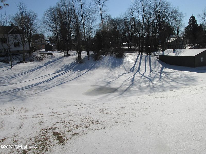 3rd image of 1 Roxbury Road