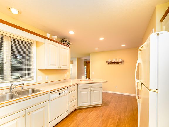 4th image of 3482 Whispering Woods Dr