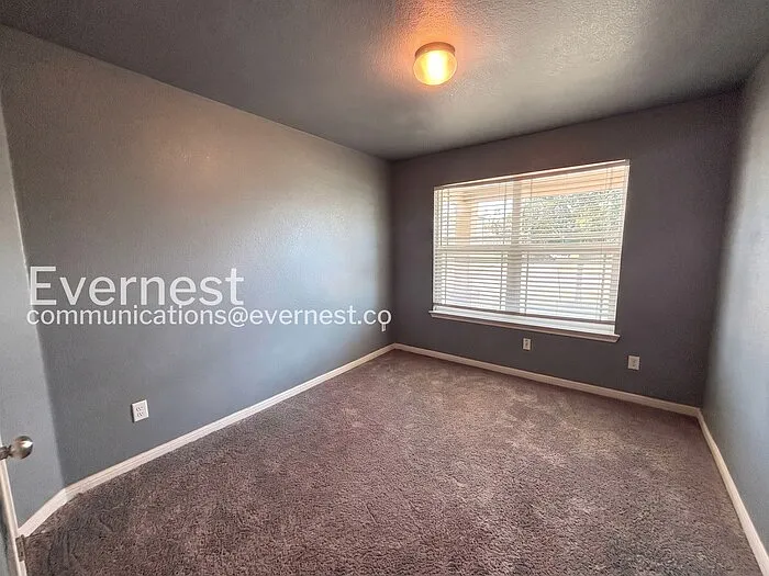 501 W Vega Ln — Photo 10