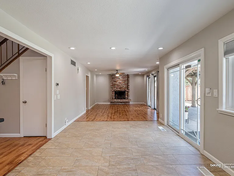 3661 Slopeview Dr — Photo 23