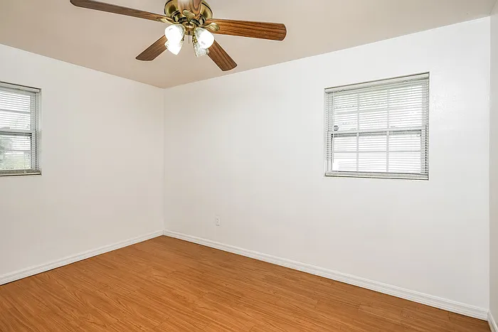 415 California Ave — Photo 9