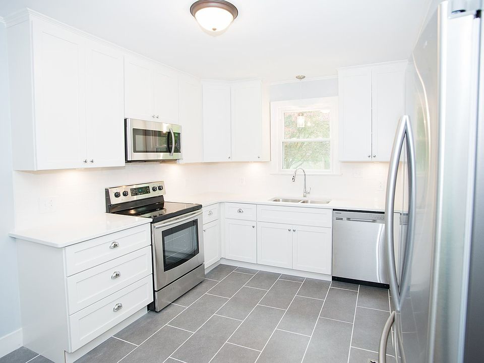 1st image of 108 Hardy Pl