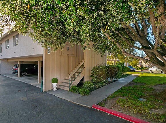 2nd image of 2651 La Paloma Cir