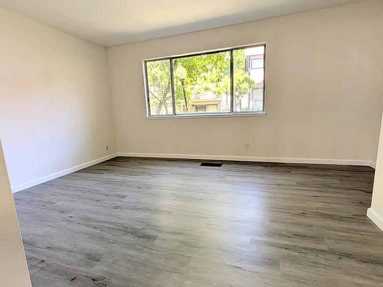 472 Lancaster Ln — Photo 13