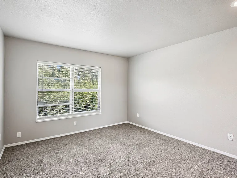 Hidden Hills Apartments — Photo 32