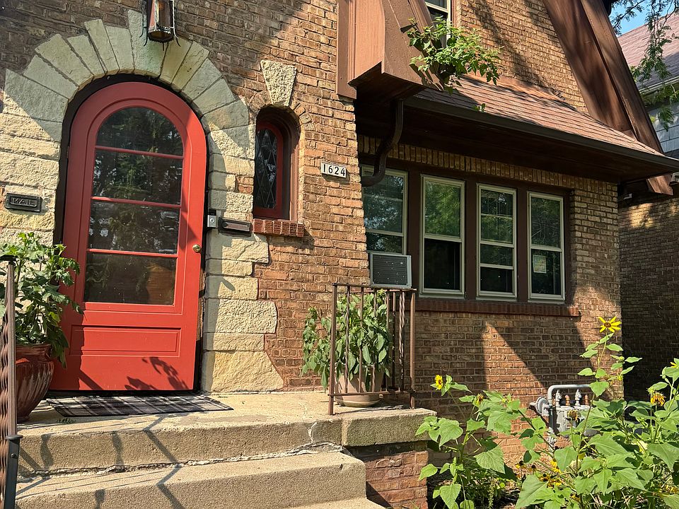 1st image of 1622 E Newton Ave #1622