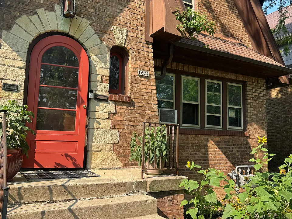 1622 E Newton Ave #1622