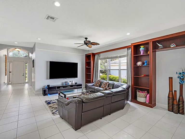 19084 Skyridge Cir — Photo 8