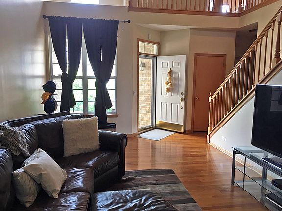 3rd image of 239 Westminster Dr