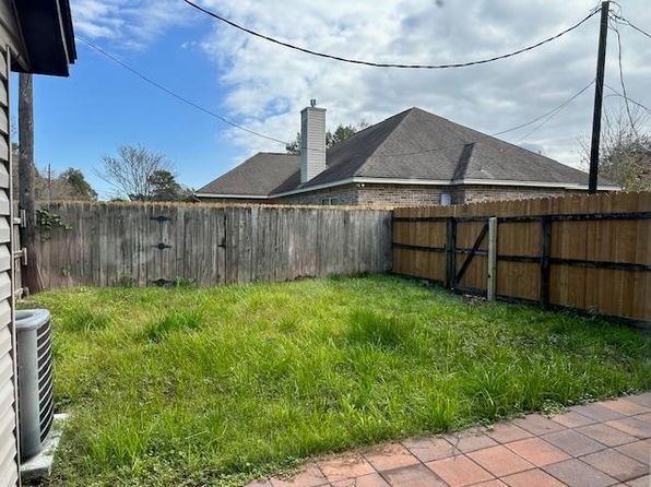 224 Parkside Dr, Bridge City, TX 77611
