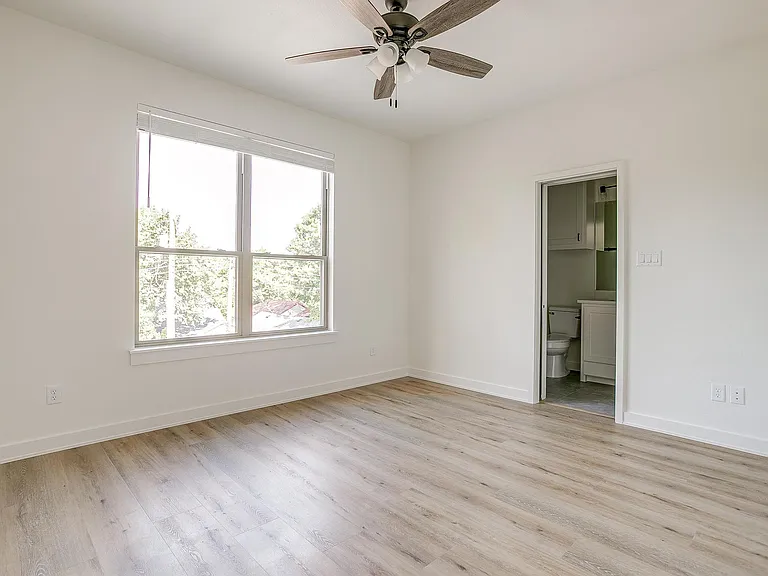 3223 S University Dr — Photo 30