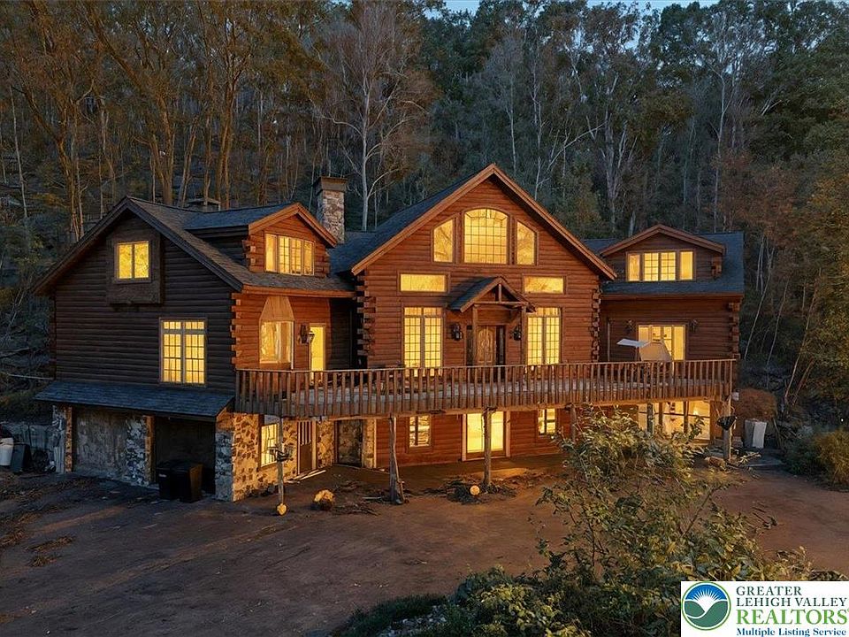 1st image of 493 Lake Dr