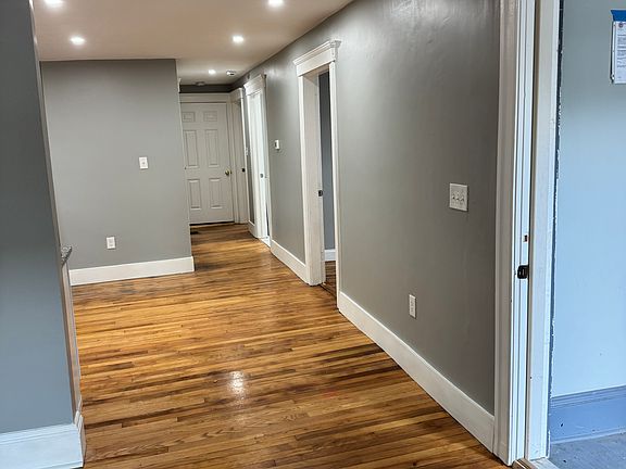 4th image of 108 Illinois St #1