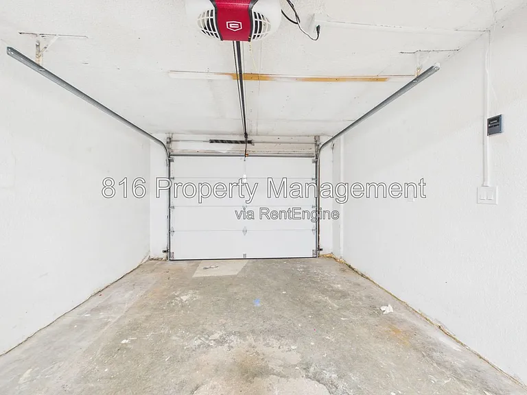9524 Manning Ave — Photo 30
