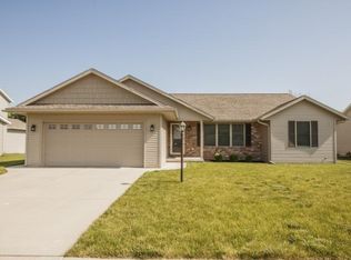 1421 W Harborway Dr, Chillicothe, IL 61523