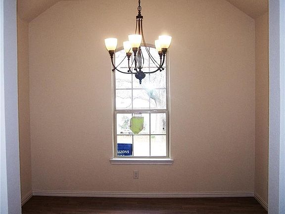 5th image of 8025 Downe Dr