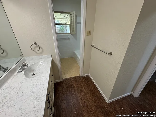409 Fenwick Dr — Photo 8