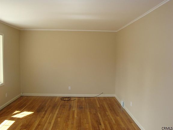 3rd image of 19 Cortland Dr