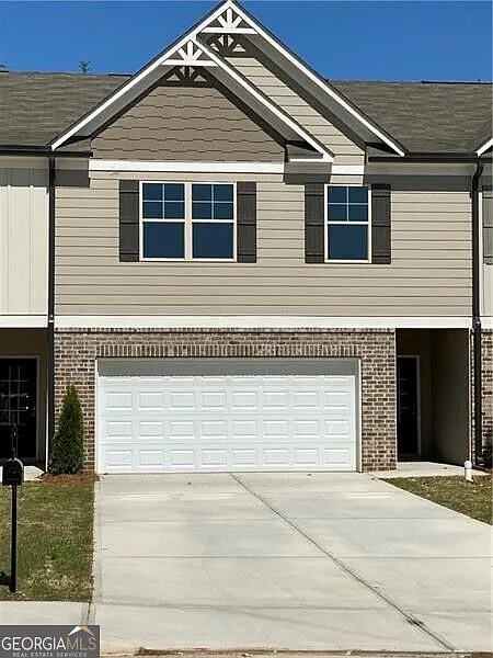 4 bed, 2.5 bath, $2,200 — Photo 2