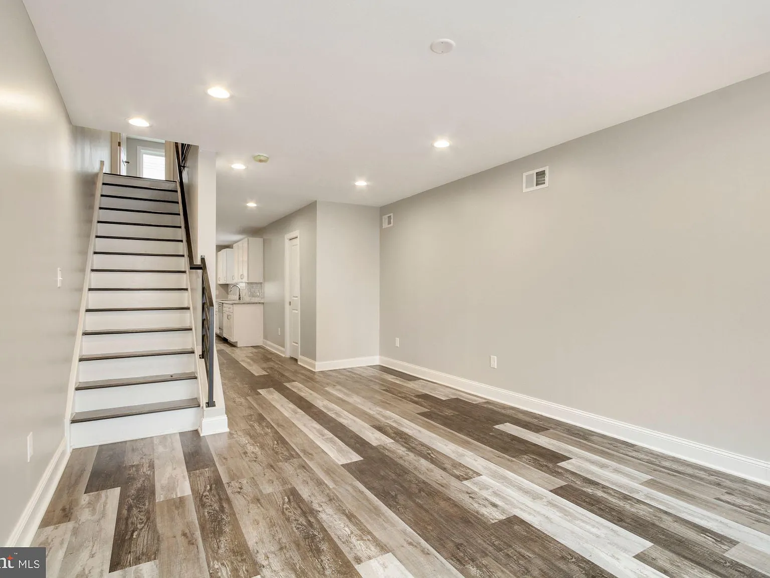 3 bed, 2.5 bath, 1437 sqft, $2,200 — Photo 3