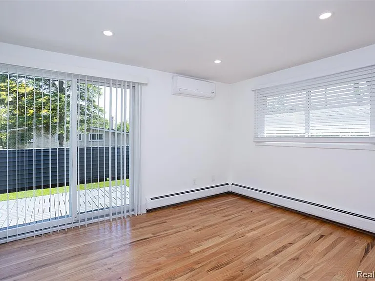 2862 Rossmoor Cir — Photo 34