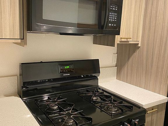3rd image of 14133 Calvert St #12