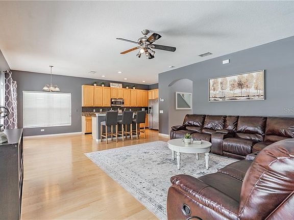 3rd image of 12131 Bishopsford Dr