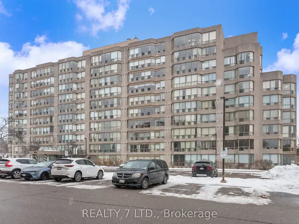 175 Cedar Ave Unit 303, Richmond Hill, ON L4C 9V3