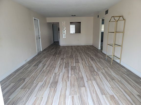 Living/Dining area view from lanai