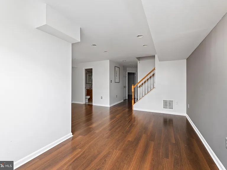 3343 Cape May Ct — Photo 32
