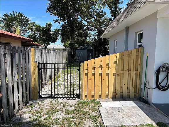 2nd image of 821/825 95th AVE N