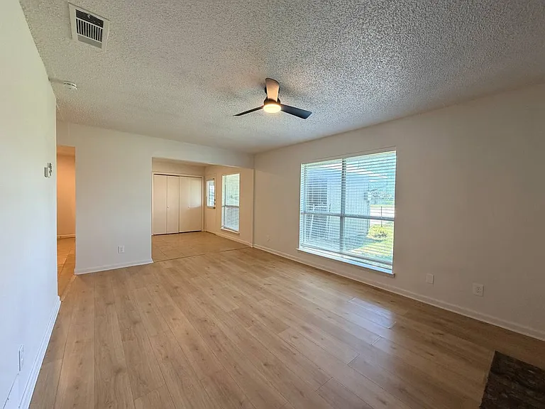 3807 William St — Photo 17