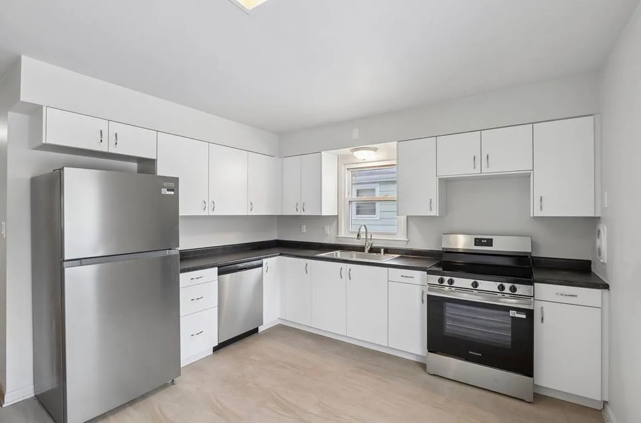 3 bed, 1100 sqft, $1,800 — Photo 1